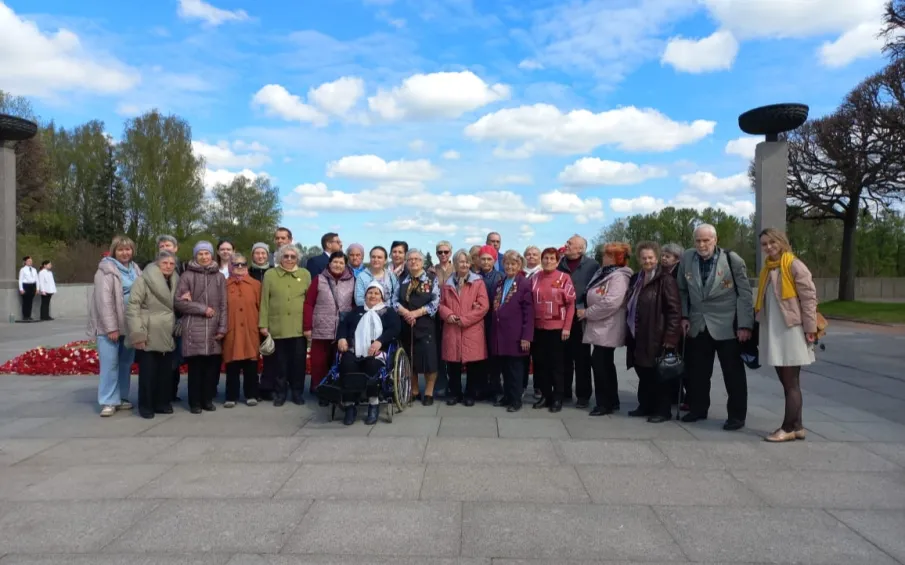 "Нижегородская правда" о посещении нижегородскими ветеранами Пискаревского кладбища